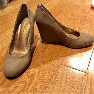 Women’s BCBG Tan Round Toe Wedge 5.5
